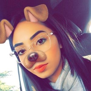 Meet your Posher, Corina